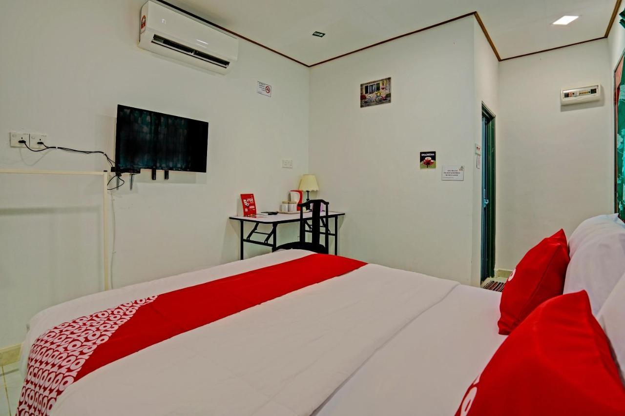 Capital O 90423 Teratai Chalet Hotel Kampong Raja Buitenkant foto