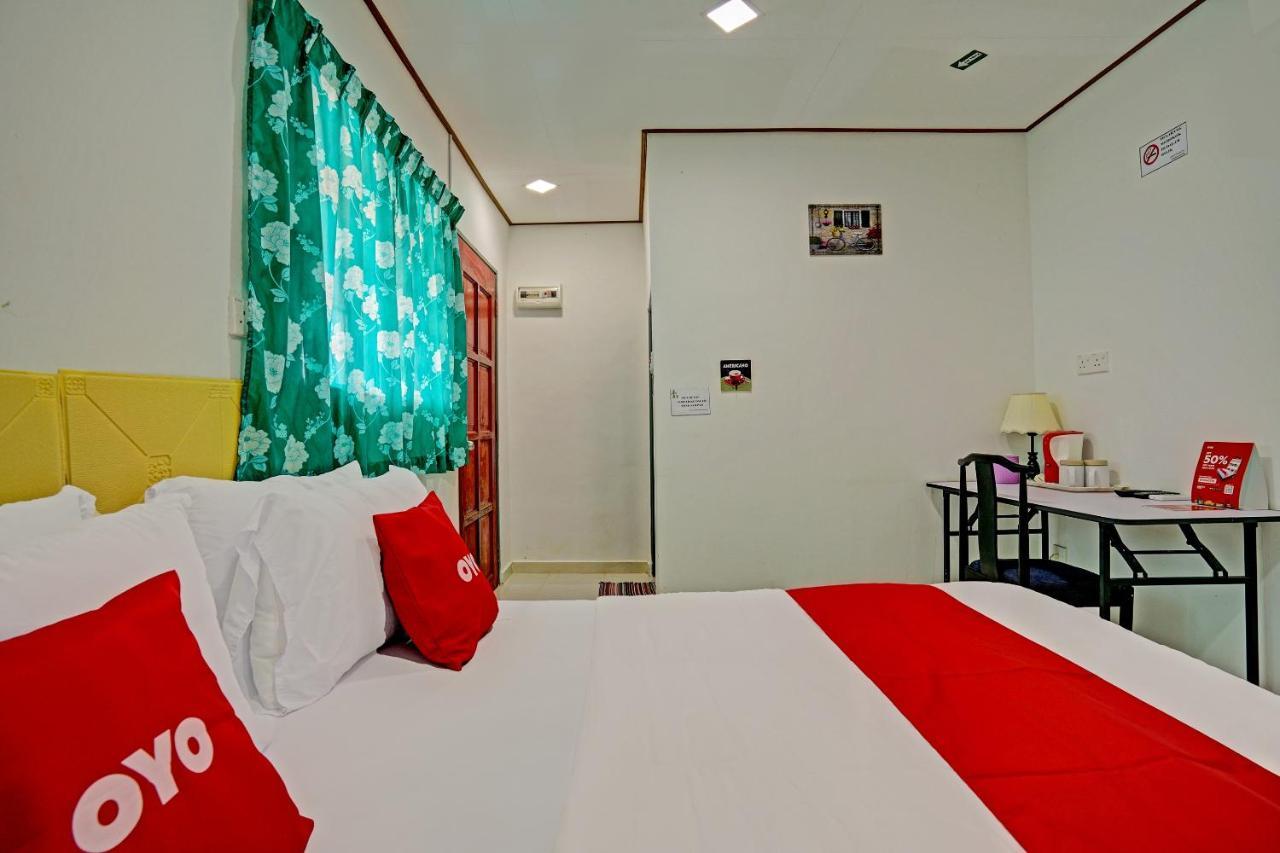 Capital O 90423 Teratai Chalet Hotel Kampong Raja Buitenkant foto