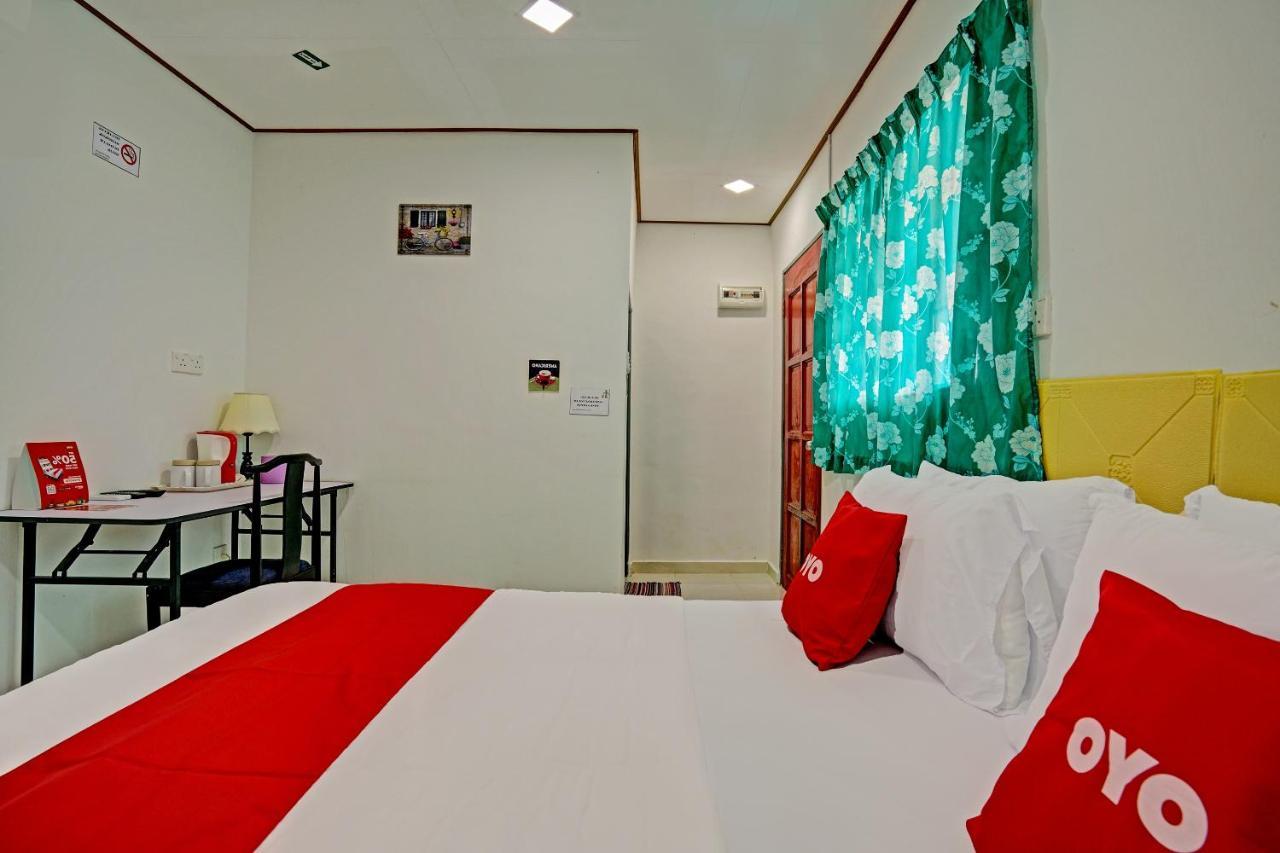 Capital O 90423 Teratai Chalet Hotel Kampong Raja Buitenkant foto
