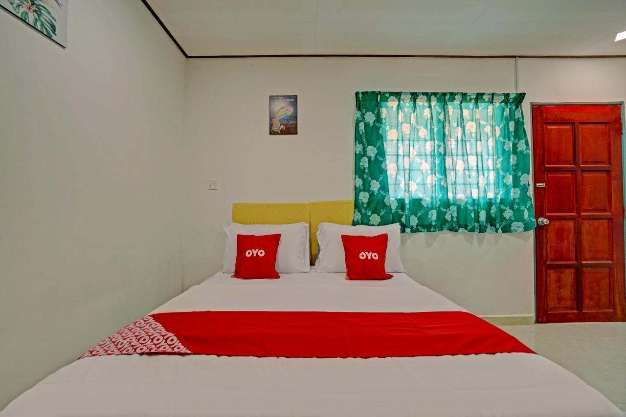 Capital O 90423 Teratai Chalet Hotel Kampong Raja Buitenkant foto