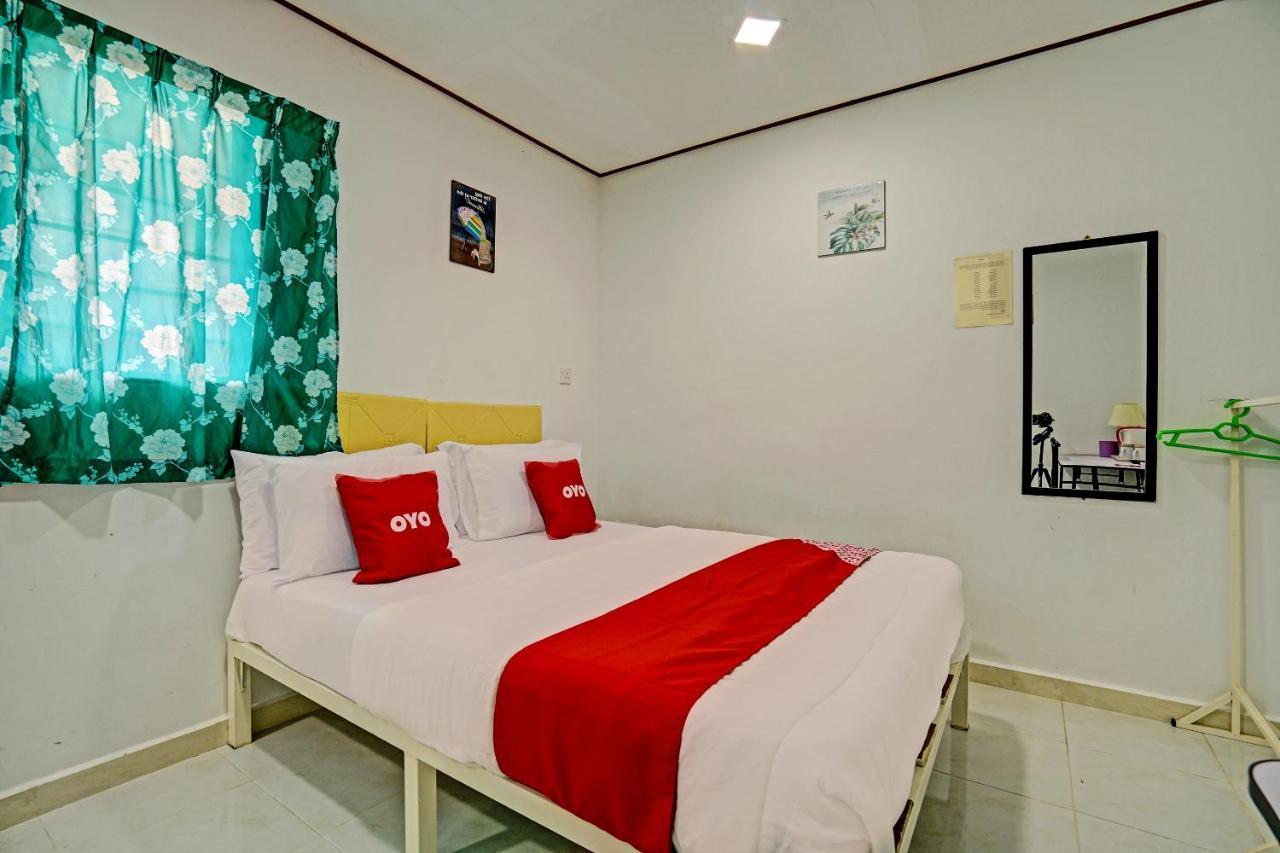 Capital O 90423 Teratai Chalet Hotel Kampong Raja Buitenkant foto